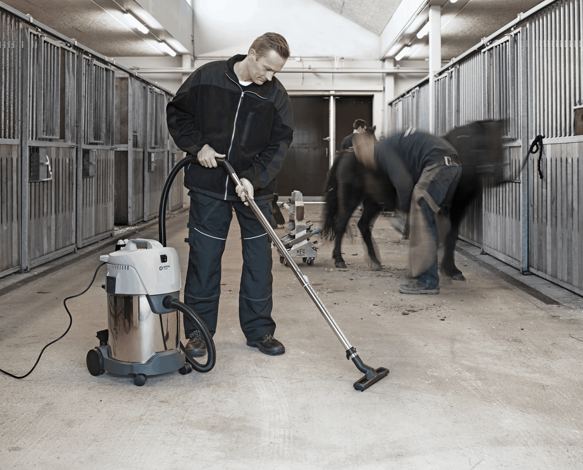 Nilfisk VL200 Compact Wet and Dry Vacuum - Image 3