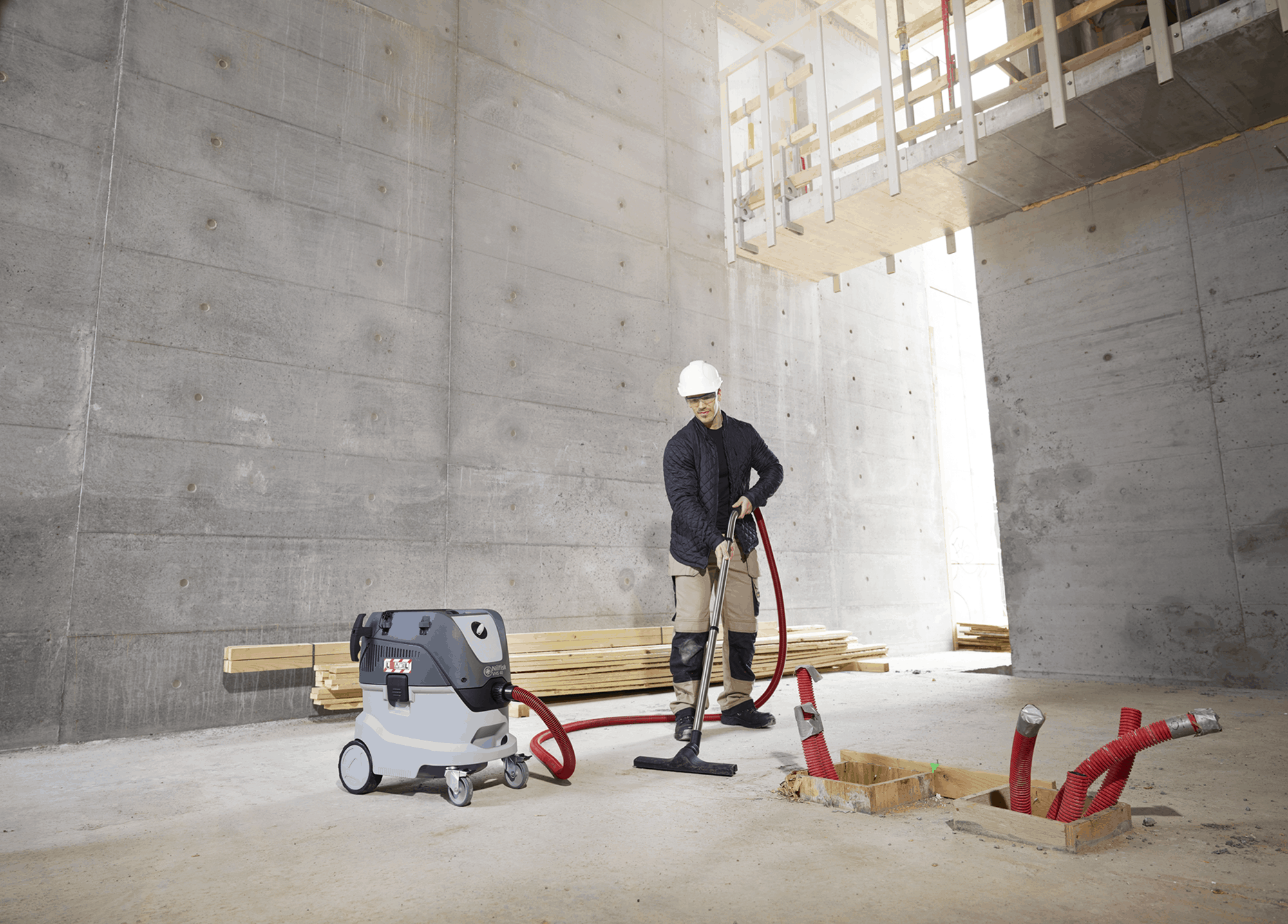 Nilfisk VHS42 L30 MC PC Vacuum Dust Class M - Image 3