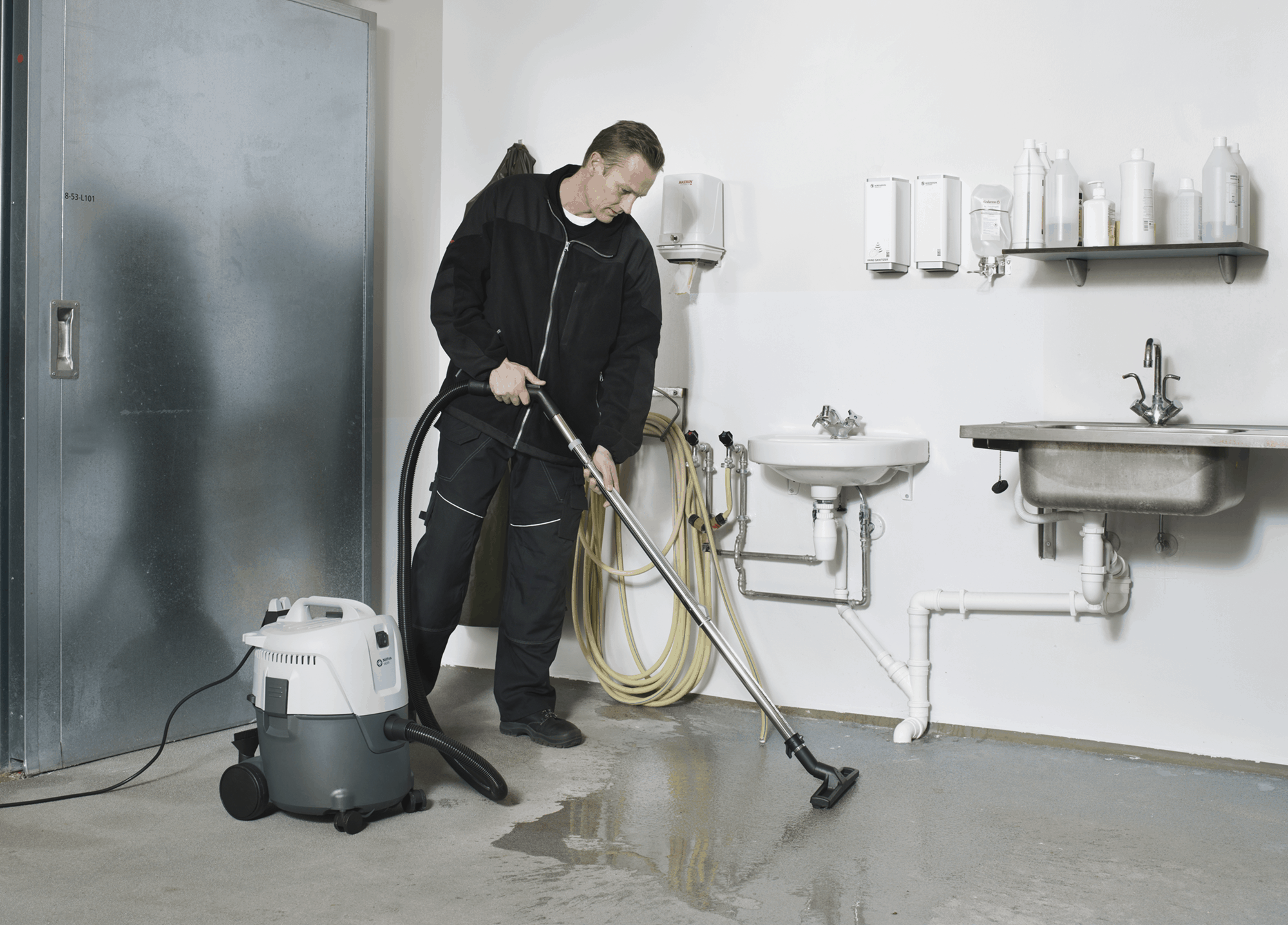 Nilfisk VL200 Compact Wet and Dry Vacuum - Image 7