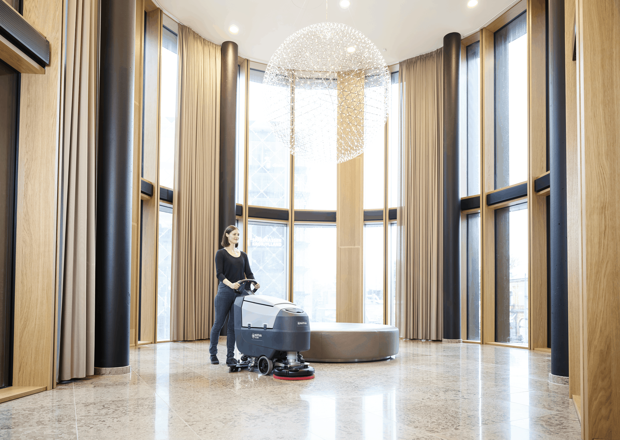 Nilfisk SC401 Battery Walk Behind Scrubber - Image 6