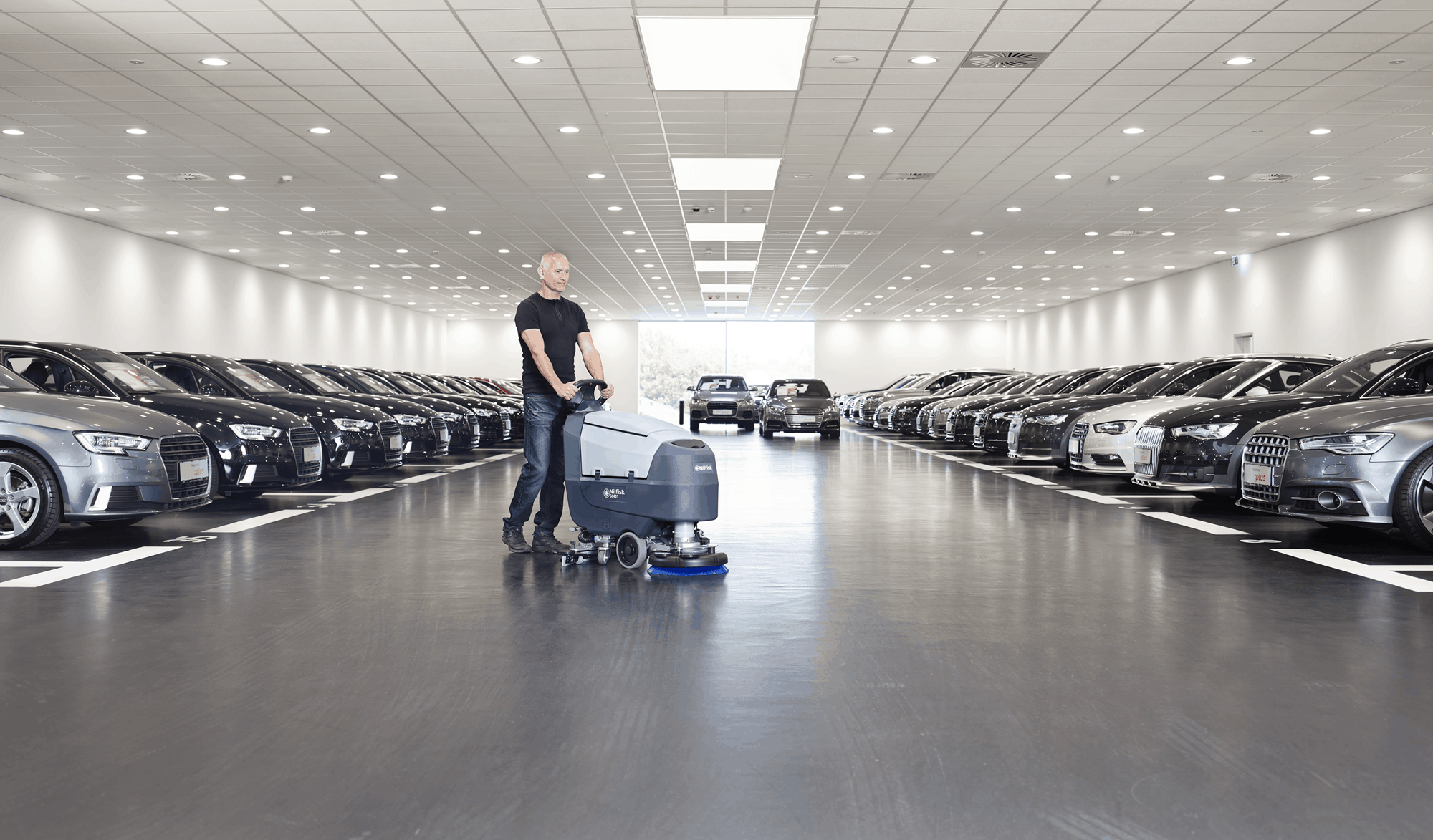 Nilfisk SC401 Battery Walk Behind Scrubber - Image 3