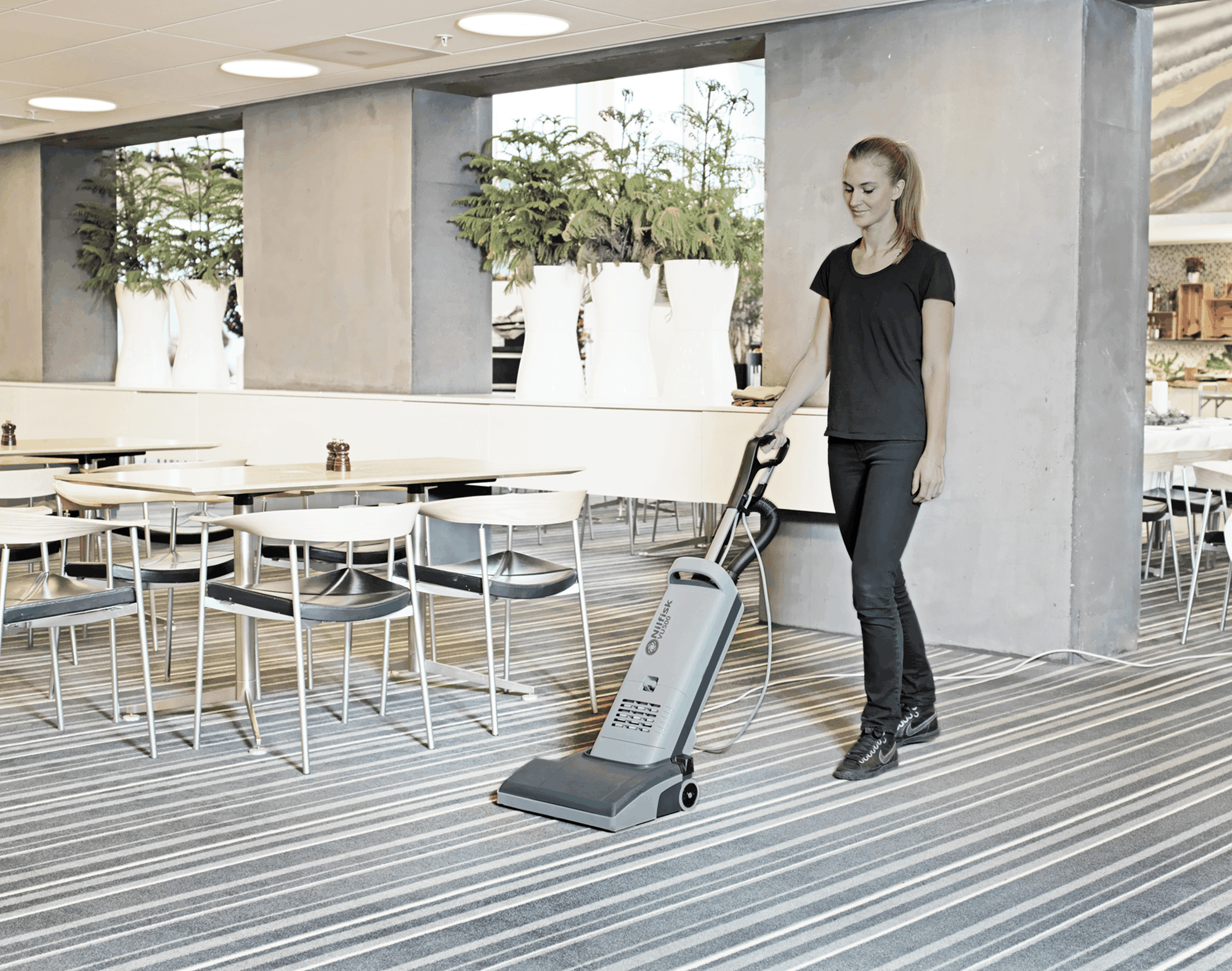 Nilfisk VU500 Upright Vacuum - Image 3