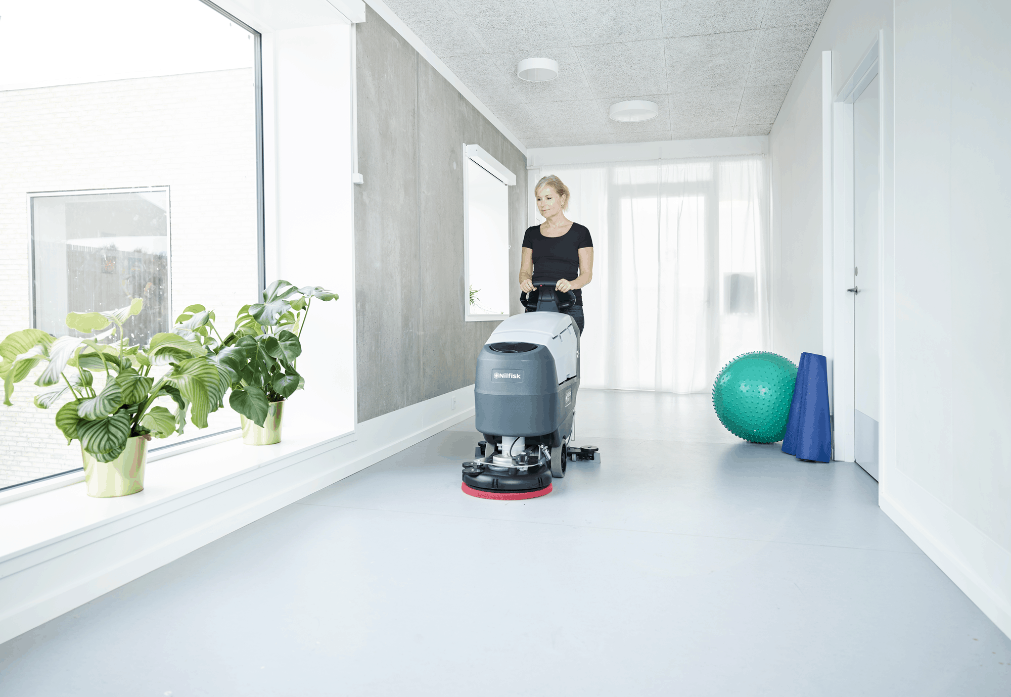 Nilfisk SC401 Battery Walk Behind Scrubber - Image 7